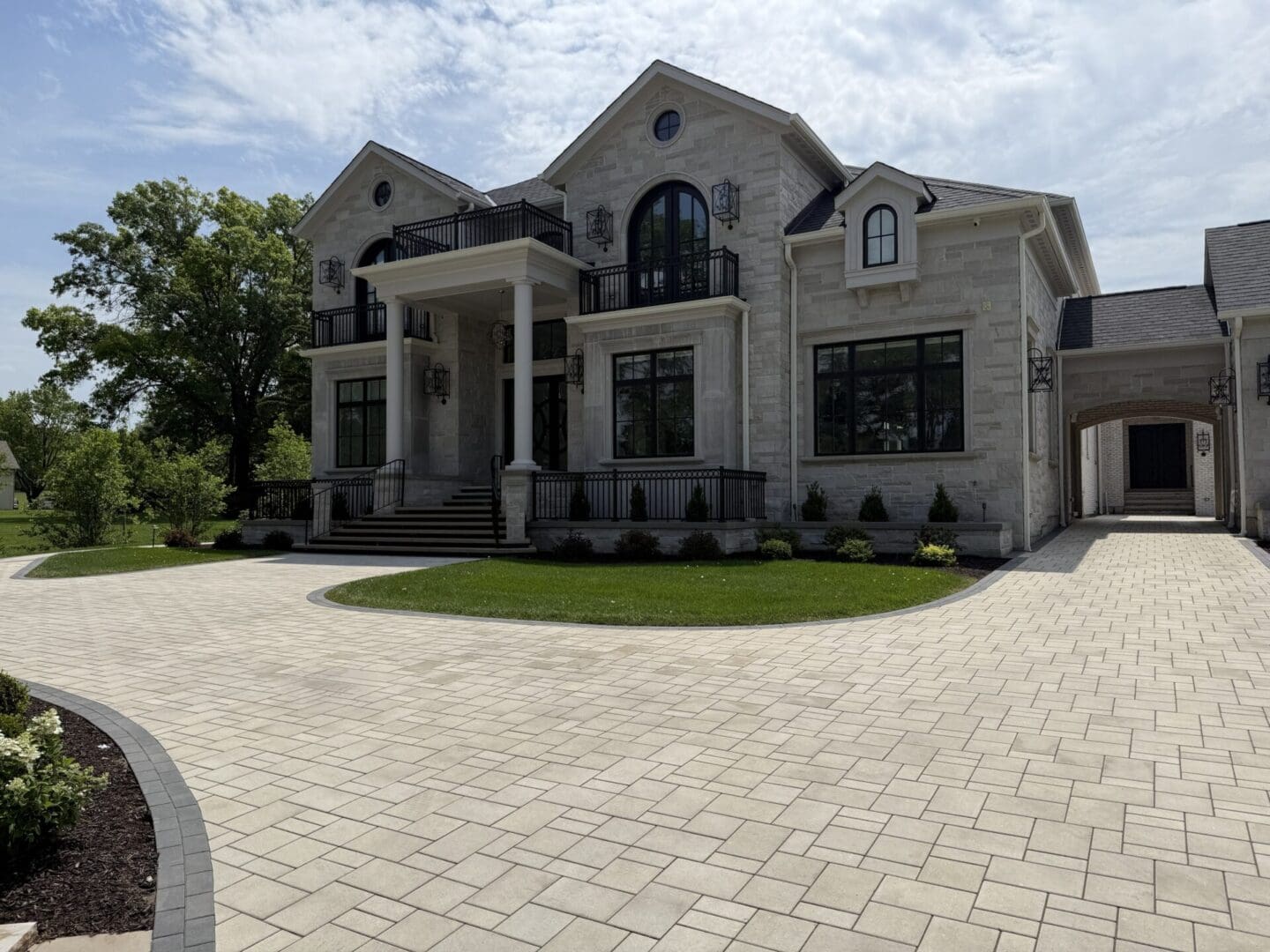 Paver driveway with retaining walls installation in Oak Brook, IL